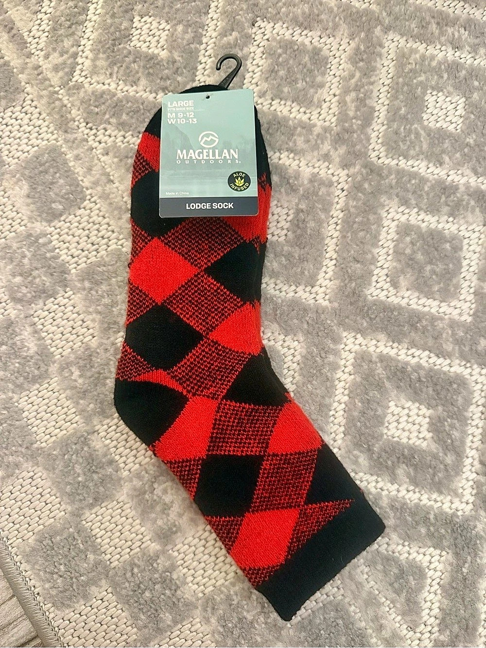 Magellan Outdoors Lodge Sock Plaid Lodge Socks Black & Red NWT